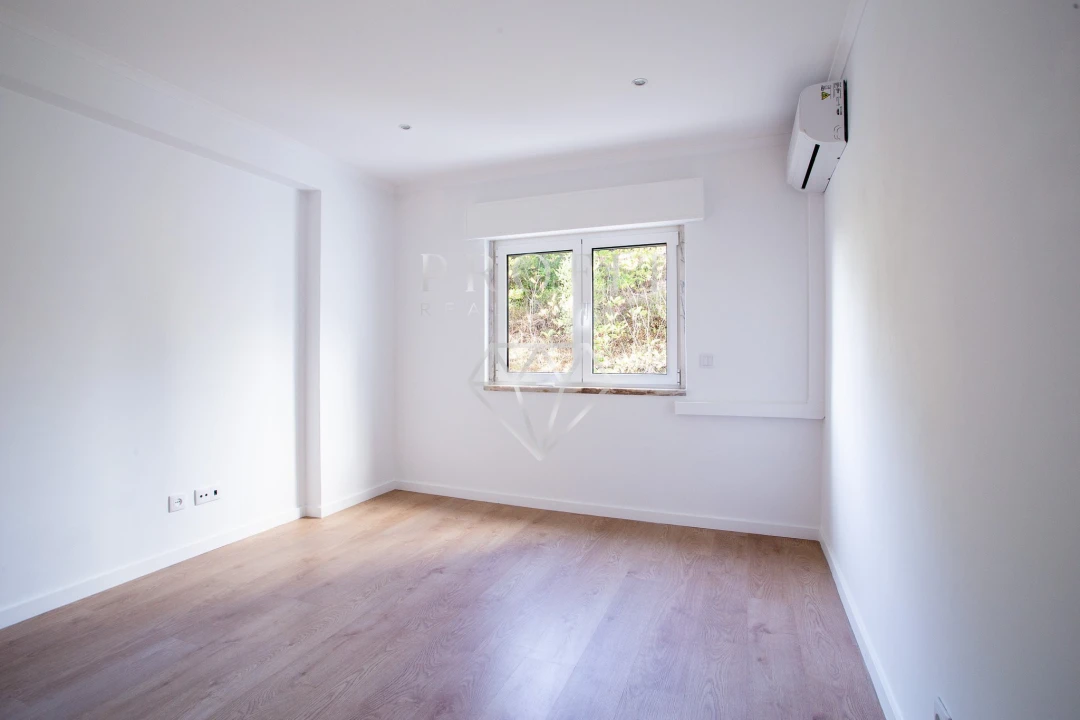 Apartamento T3 para Venda em Carnaxide e Queijas Foto 16