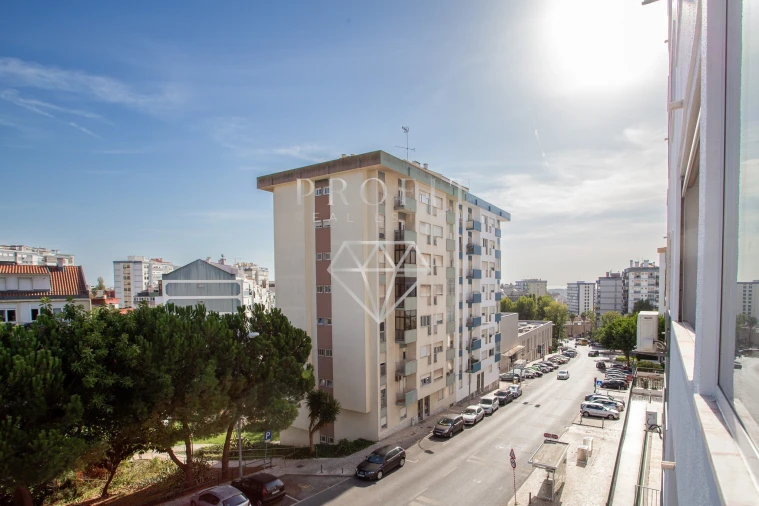 Apartamento T3 para Venda em Carnaxide e Queijas