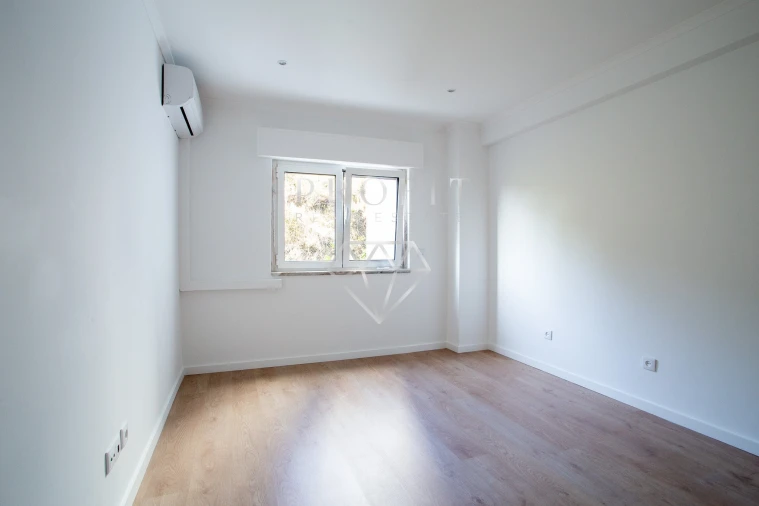 Apartamento T3 para Venda em Carnaxide e Queijas Foto 18