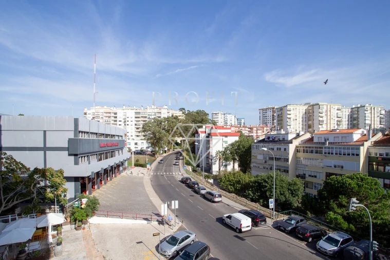 Apartamento T3 para Venda em Carnaxide e Queijas Foto 13