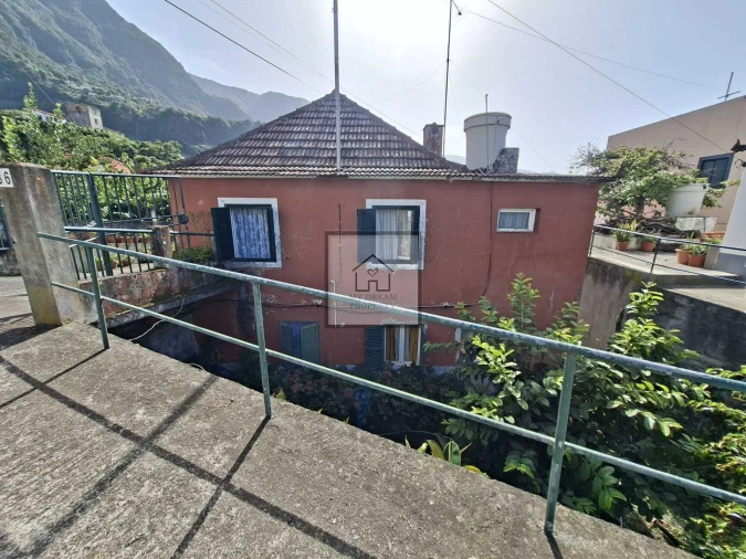 Moradia T4 para Venda em Ponta Delgada Foto 1