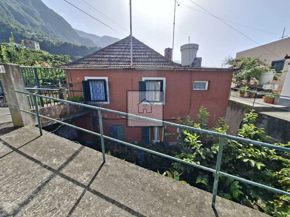 Moradia T4 para Venda em Ponta Delgada Foto 1