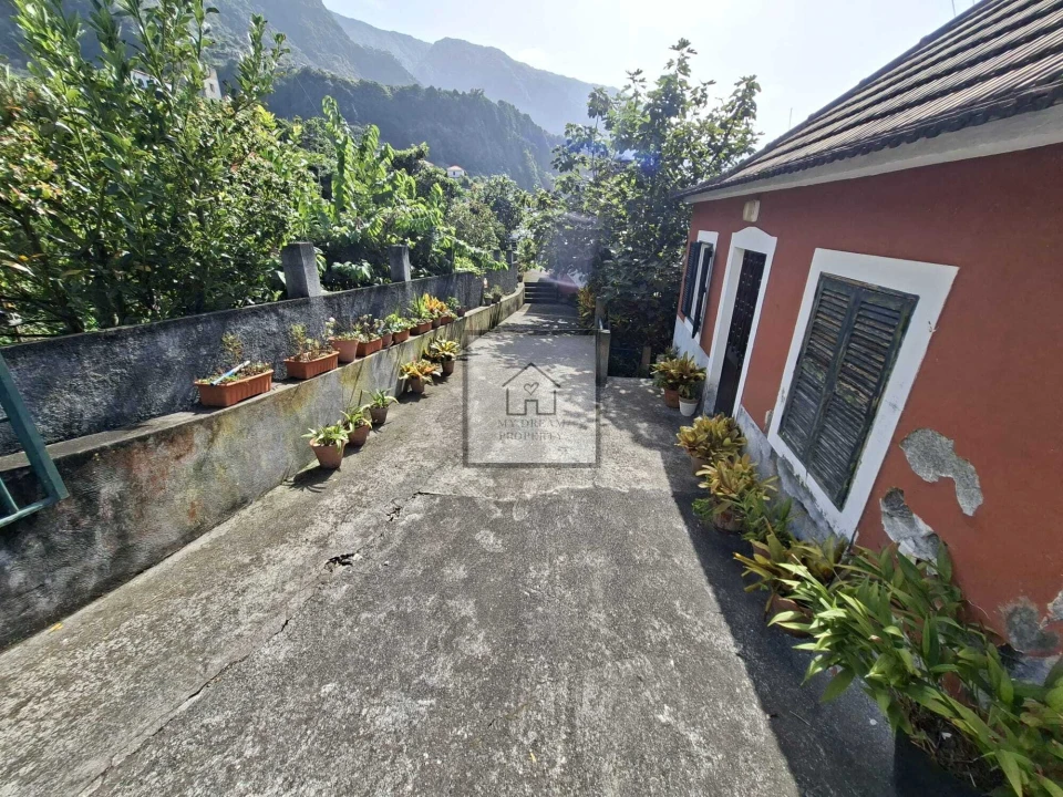 Moradia T4 para Venda em Ponta Delgada Foto 3