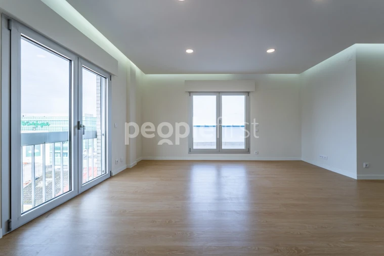 Apartamento T2 para Venda em Mafamude e Vilar do Paraíso Foto 4