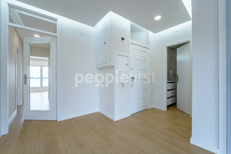 Apartamento T2 para Venda em Mafamude e Vilar do Paraíso Foto 2