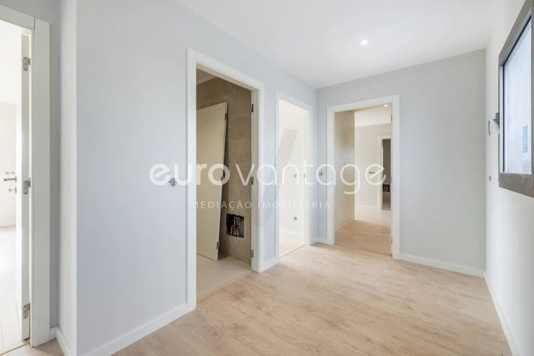 Moradia T4 para Venda em Batalha Foto 17