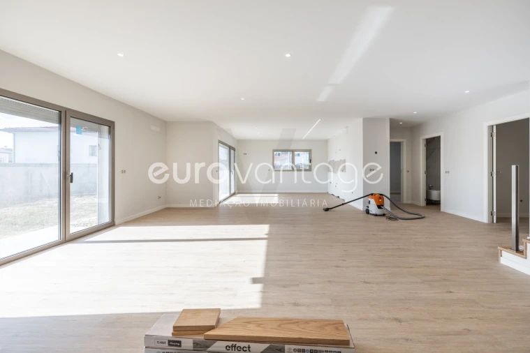 Moradia T4 para Venda em Batalha Foto 5