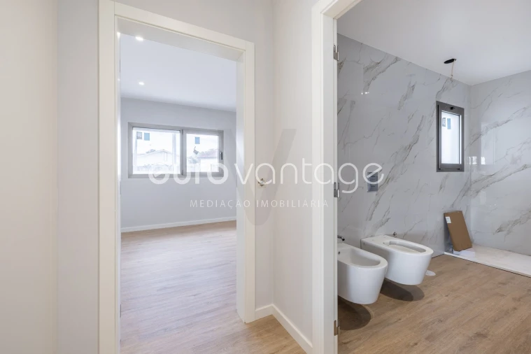 Moradia T4 para Venda em Batalha Foto 11