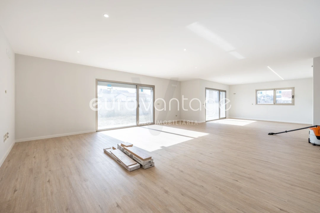 Moradia T4 para Venda em Batalha Foto 8