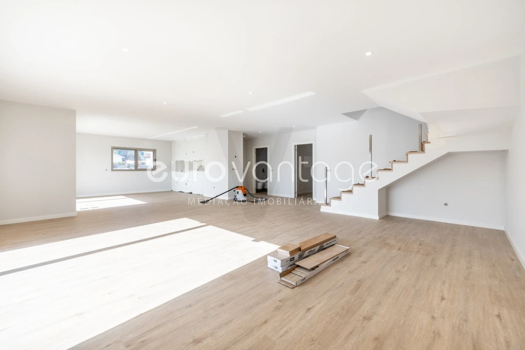 Moradia T4 para Venda em Batalha Foto 1