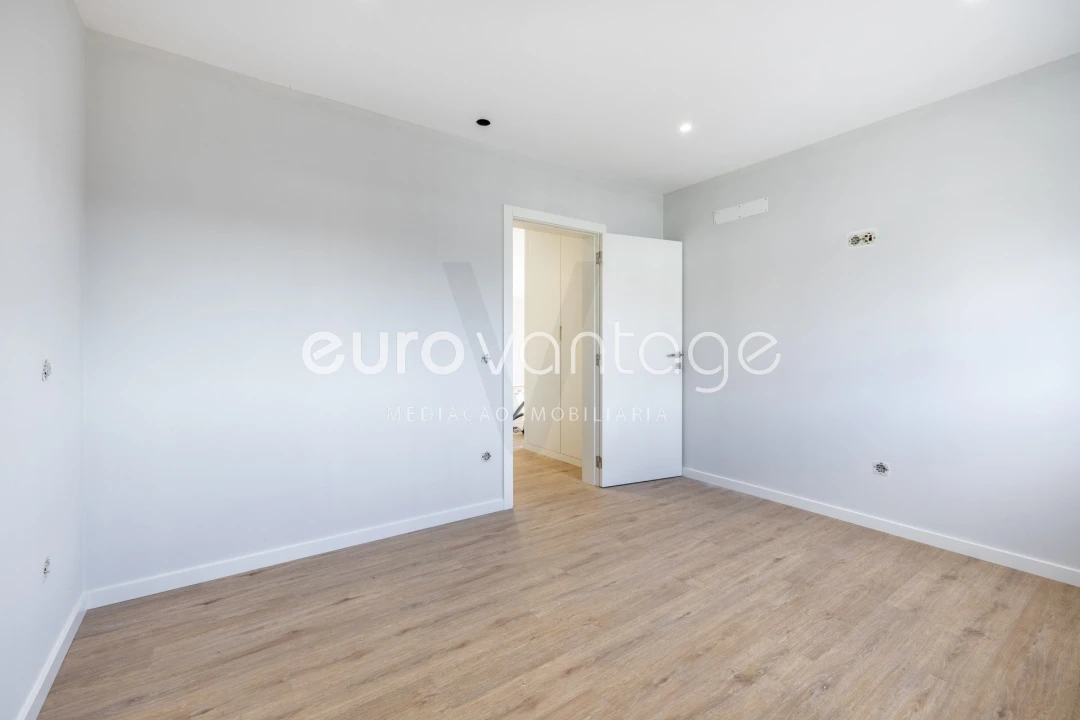 Moradia T4 para Venda em Batalha Foto 13