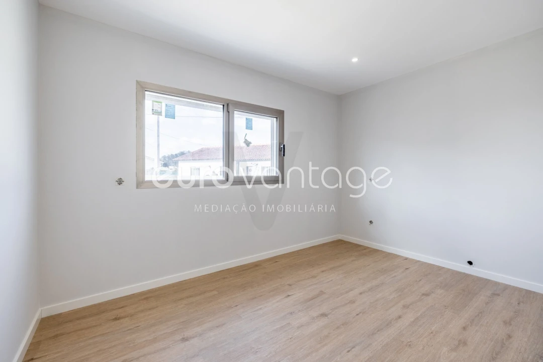 Moradia T4 para Venda em Batalha Foto 12