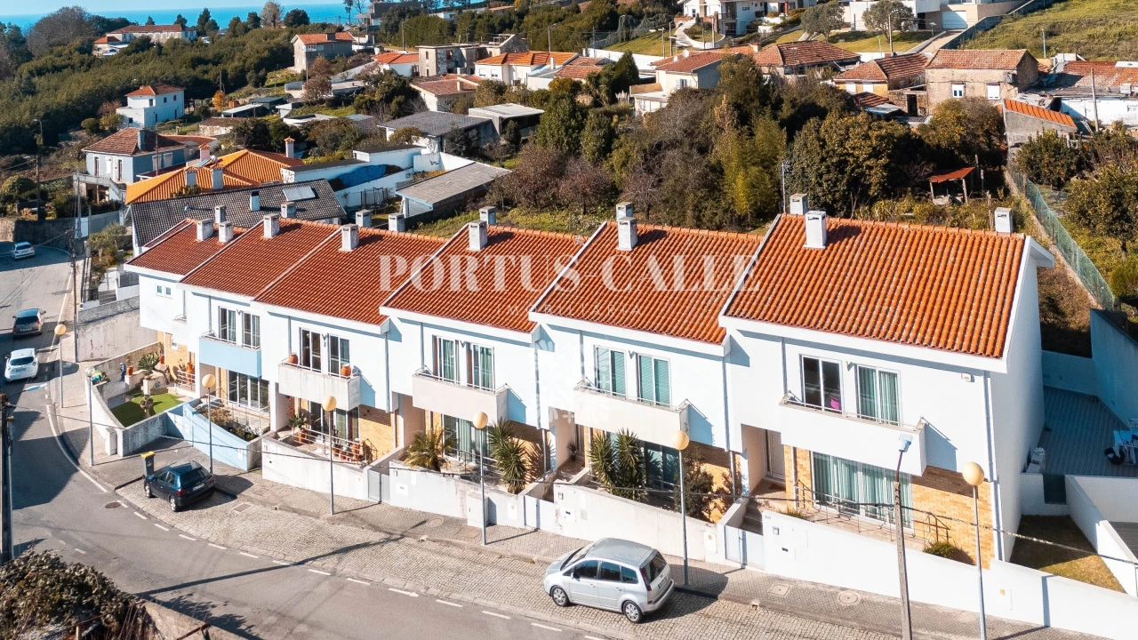 Moradia T3 para Venda em Mozelos Foto 1