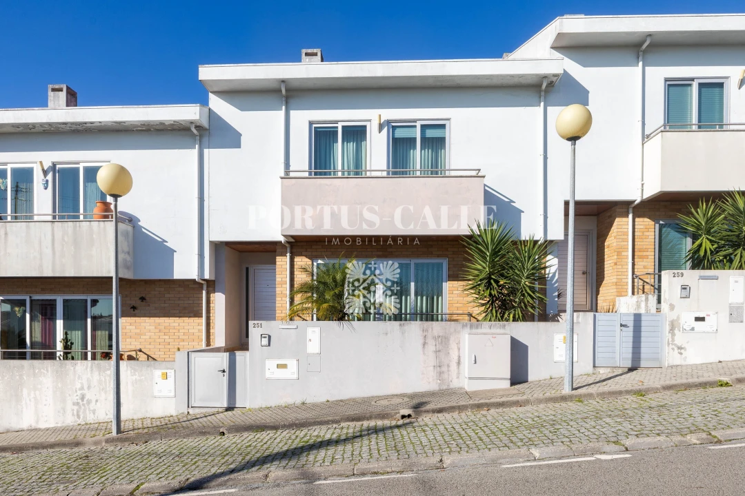 Moradia T3 para Venda em Mozelos Foto 2