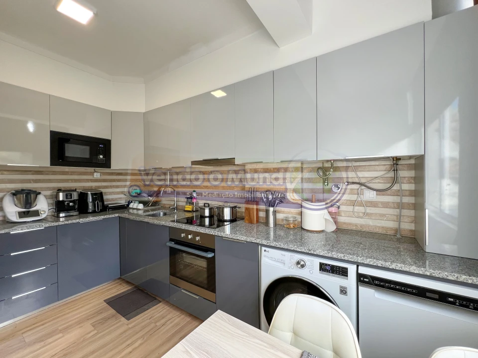Apartamento T3 para Venda em Agualva e Mira-Sintra Foto 2