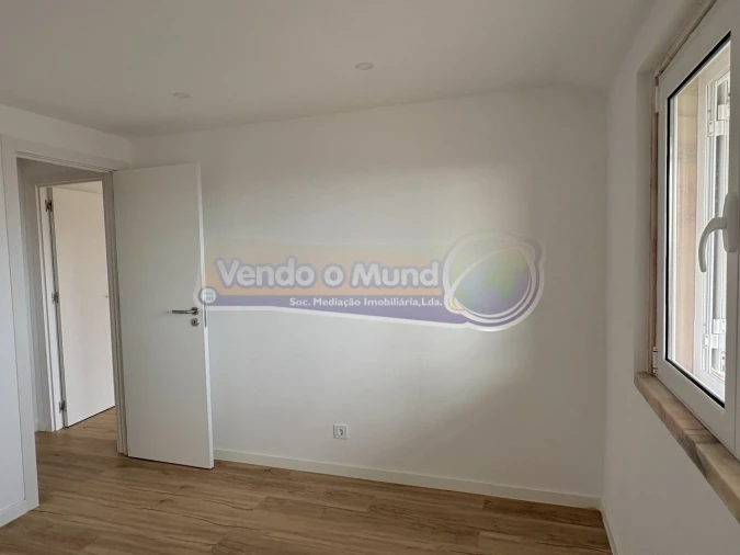 Apartamento T2 para Venda em Santa Iria de Azoia, São João da Talha e Bobadela Foto 3