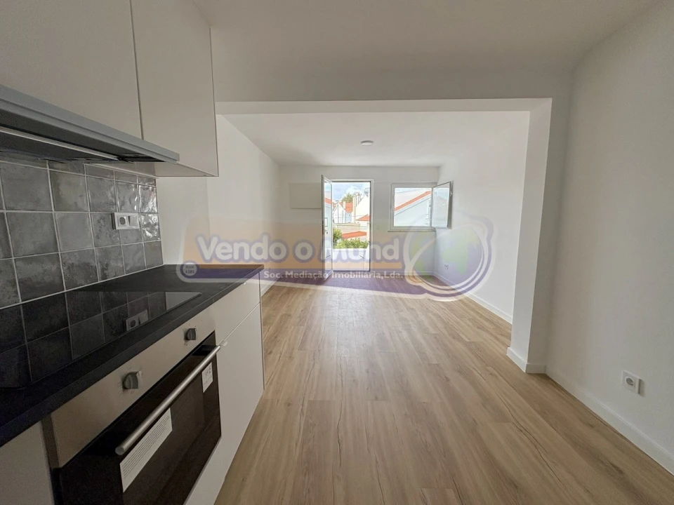 Apartamento T2 para Venda em Santa Iria de Azoia, São João da Talha e Bobadela Foto 1