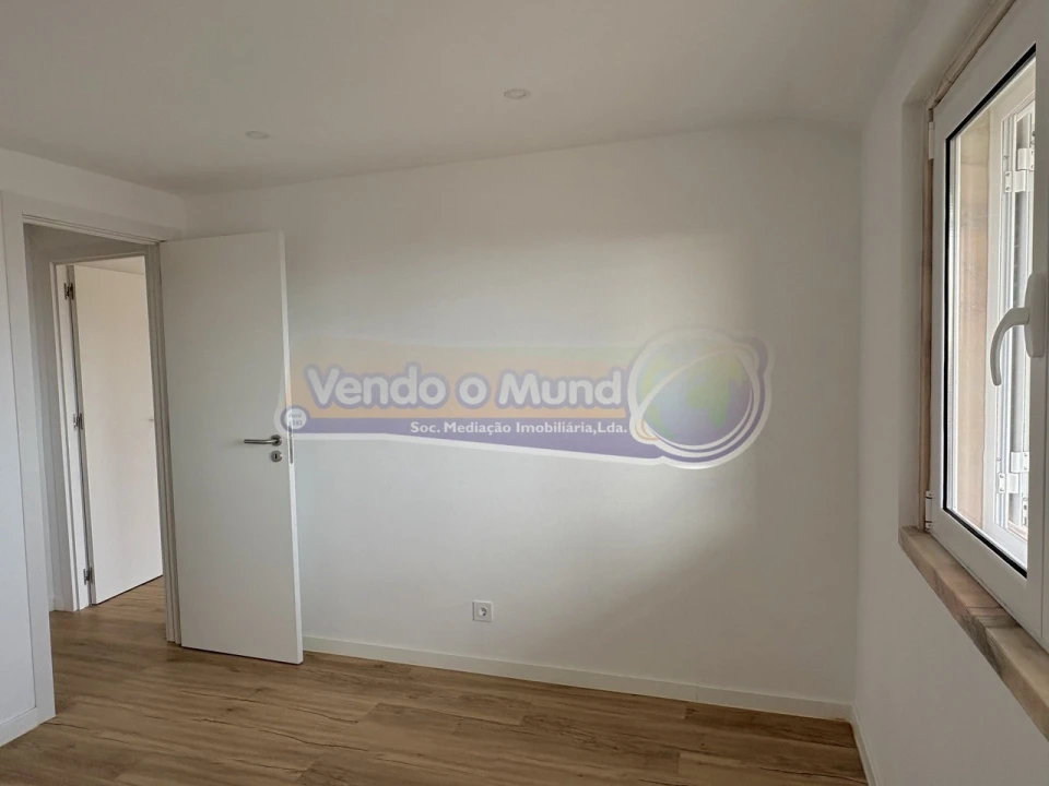 Apartamento T2 para Venda em Santa Iria de Azoia, São João da Talha e Bobadela Foto 3