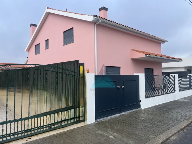 Moradia T5 para Venda em Fernao Ferro Foto 1