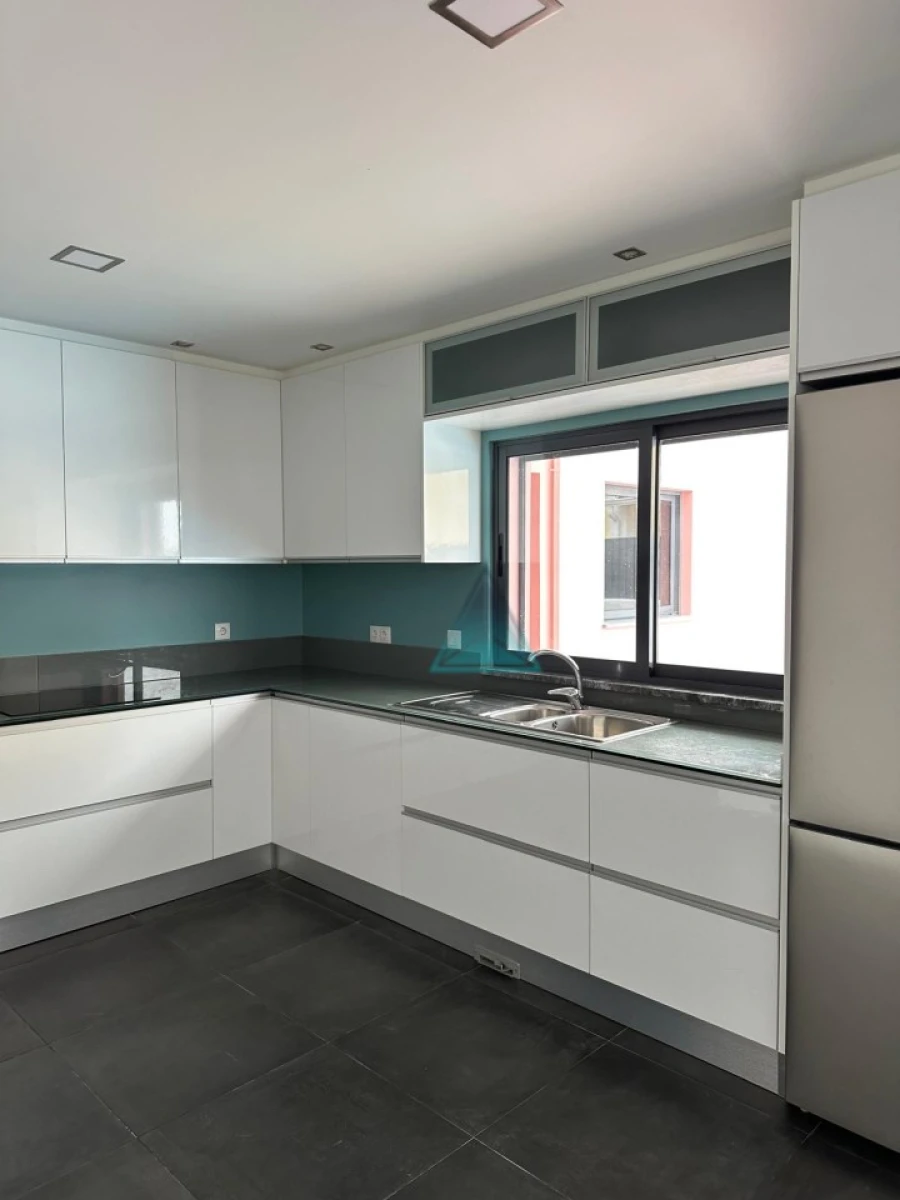 Moradia T5 para Venda em Fernao Ferro Foto 4