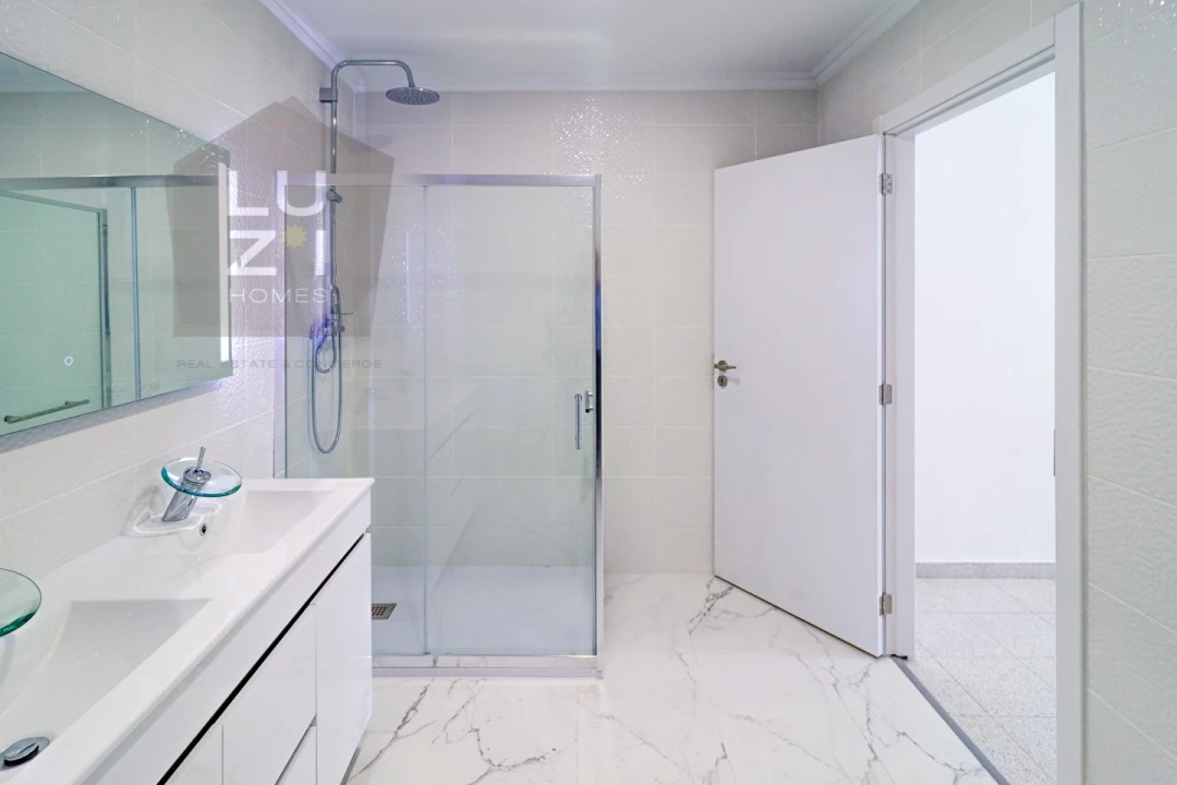 Apartamento T1 para Venda em Lagoa e Carvoeiro Foto 14