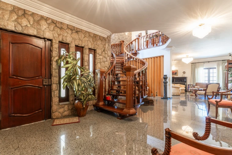 Moradia T6 para Venda em Amora Foto 3