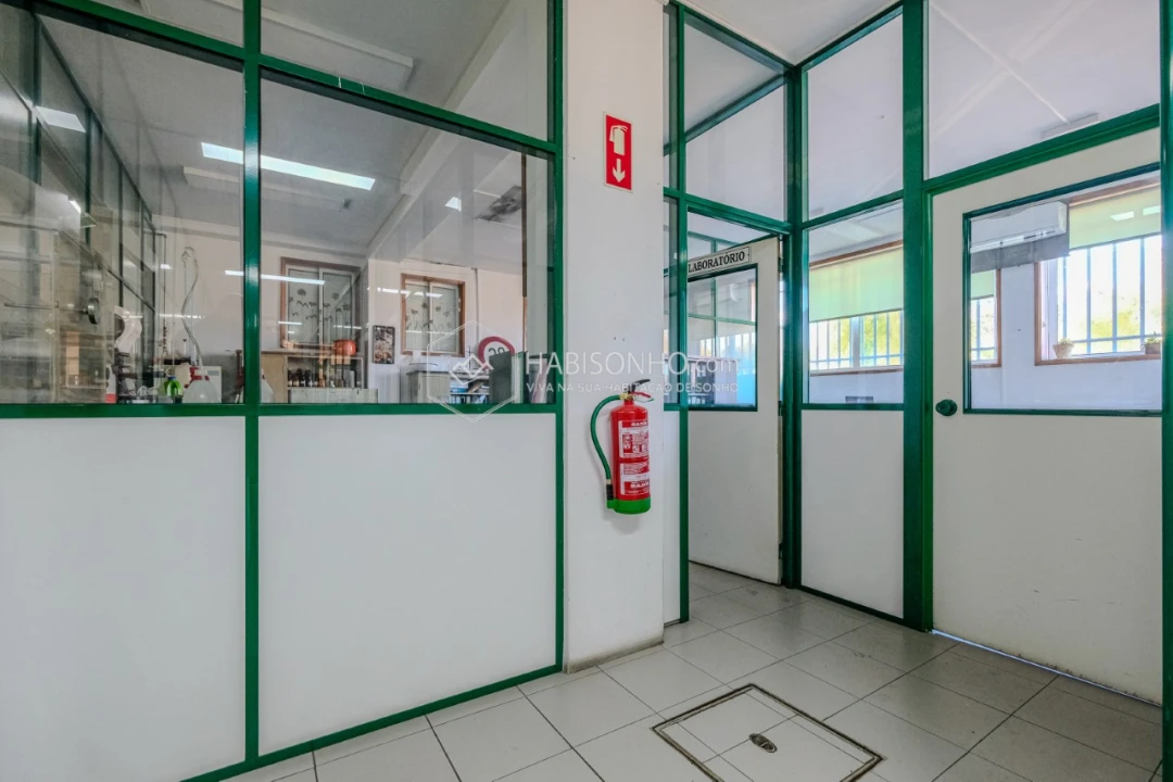 Armazém para Venda em Rio Tinto Foto 17