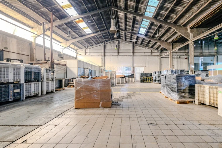 Armazém para Venda em Rio Tinto Foto 12