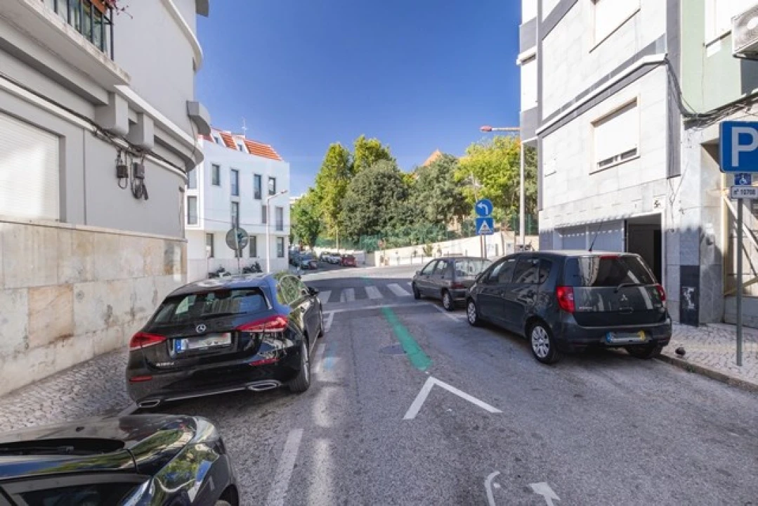 Apartamento T3 para Venda em Areeiro Foto 32