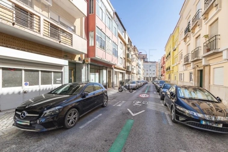 Apartamento T3 para Venda em Areeiro Foto 31