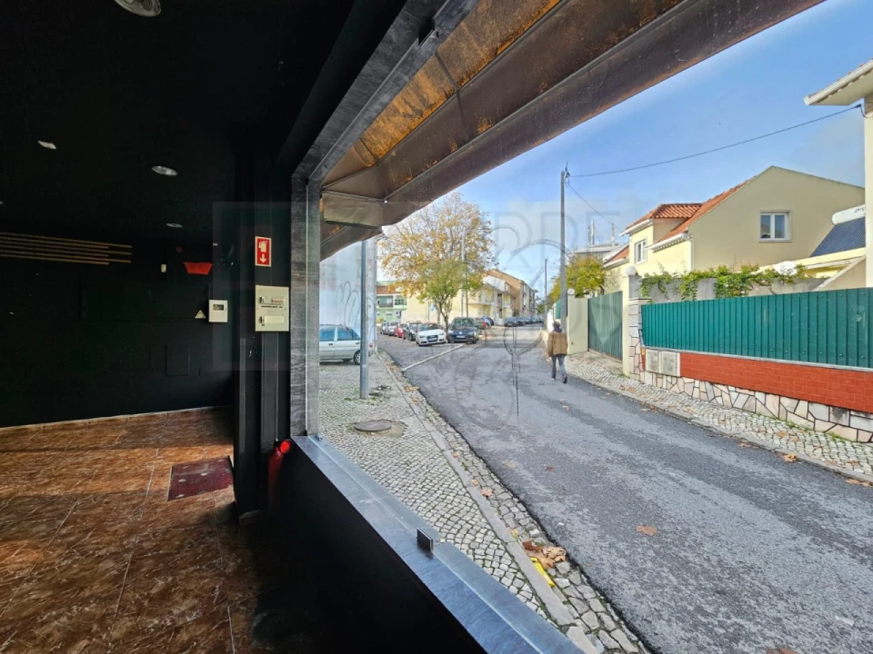 Prédio para Venda em Algueirão-Mem Martins Foto 23