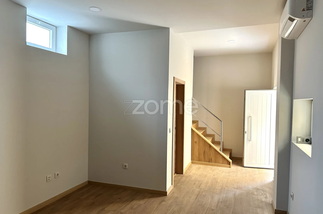 Moradia T4 para Venda em Santa Marinha e São Pedro da Afurada Foto 33