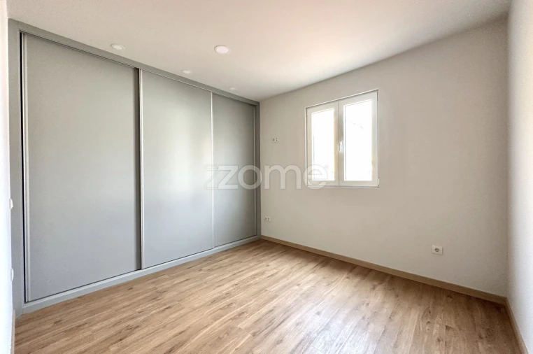 Moradia T4 para Venda em Santa Marinha e São Pedro da Afurada Foto 40