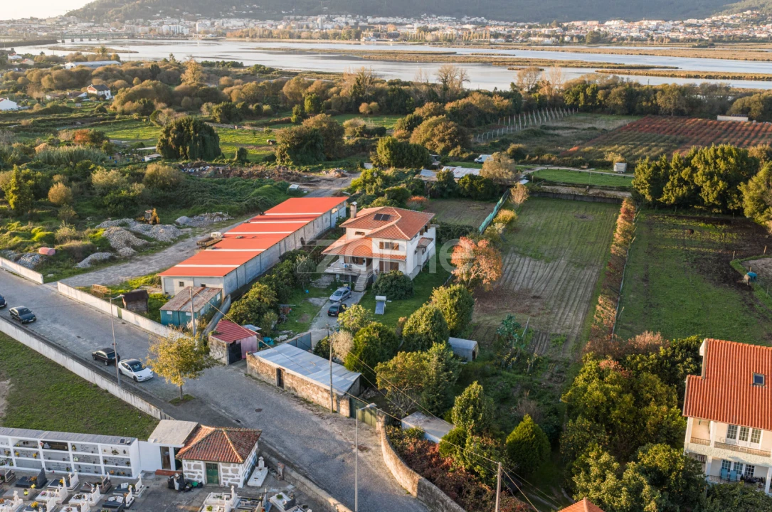 Moradia T6 para Venda em Darque Foto 28