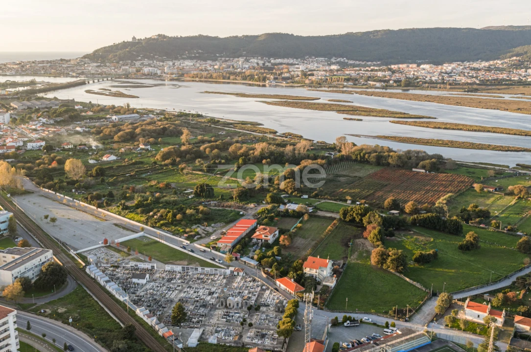 Moradia T6 para Venda em Darque Foto 33