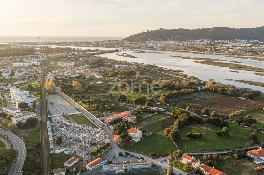 Moradia T6 para Venda em Darque Foto 32