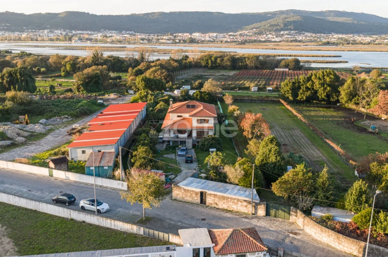 Moradia T6 para Venda em Darque Foto 26