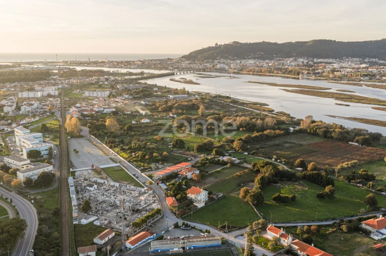 Moradia T6 para Venda em Darque Foto 32