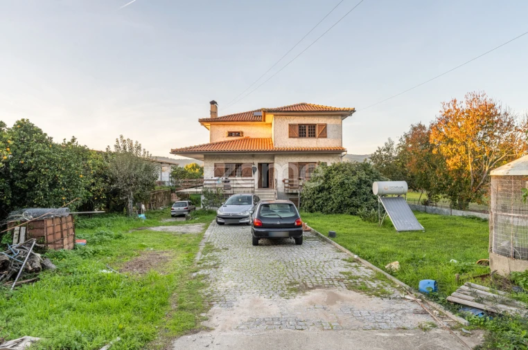 Moradia T6 para Venda em Darque Foto 2