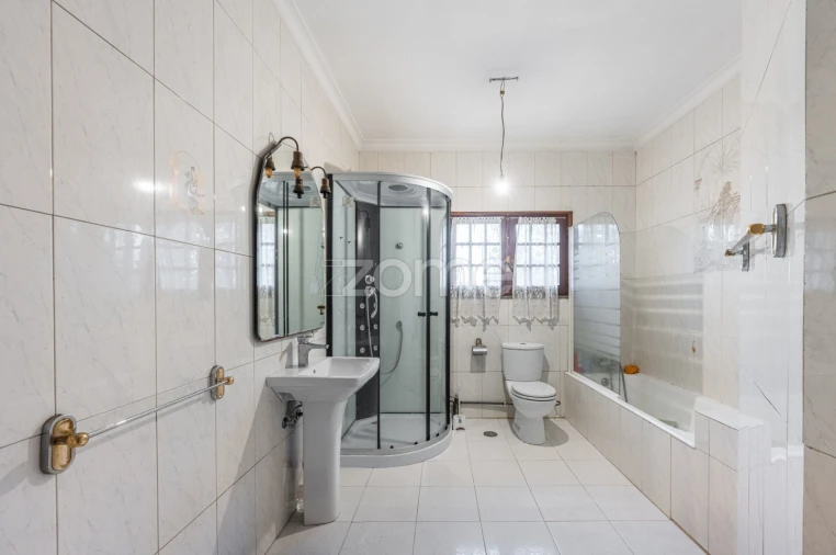 Moradia T6 para Venda em Darque Foto 10