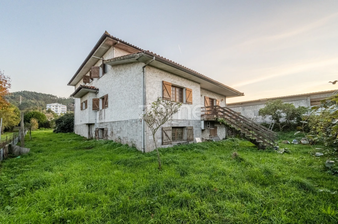 Moradia T6 para Venda em Darque Foto 21