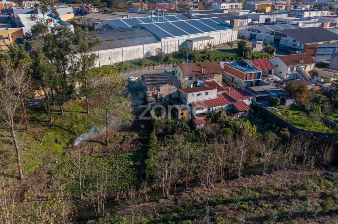 Moradia T2 para Venda em Milheiros Foto 8