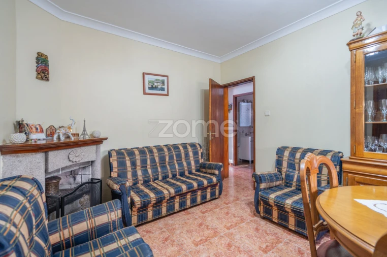 Moradia T2 para Venda em Milheiros Foto 15