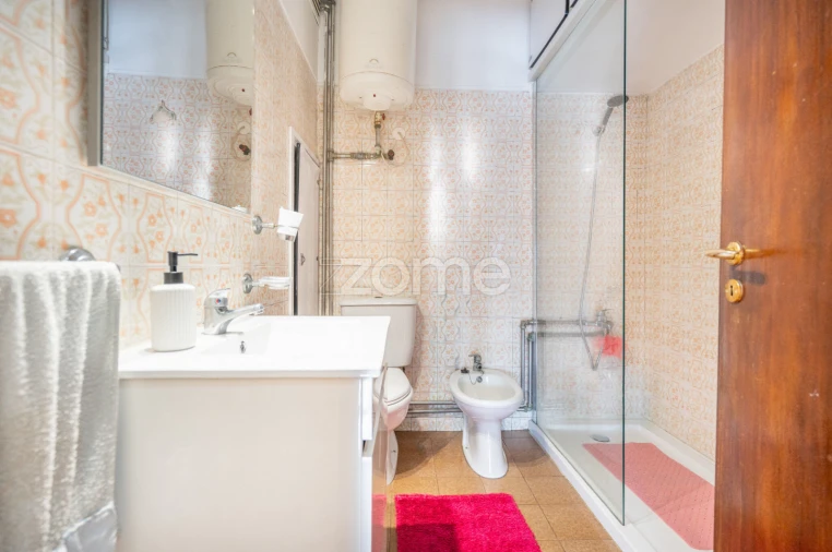 Moradia T2 para Venda em Milheiros Foto 20