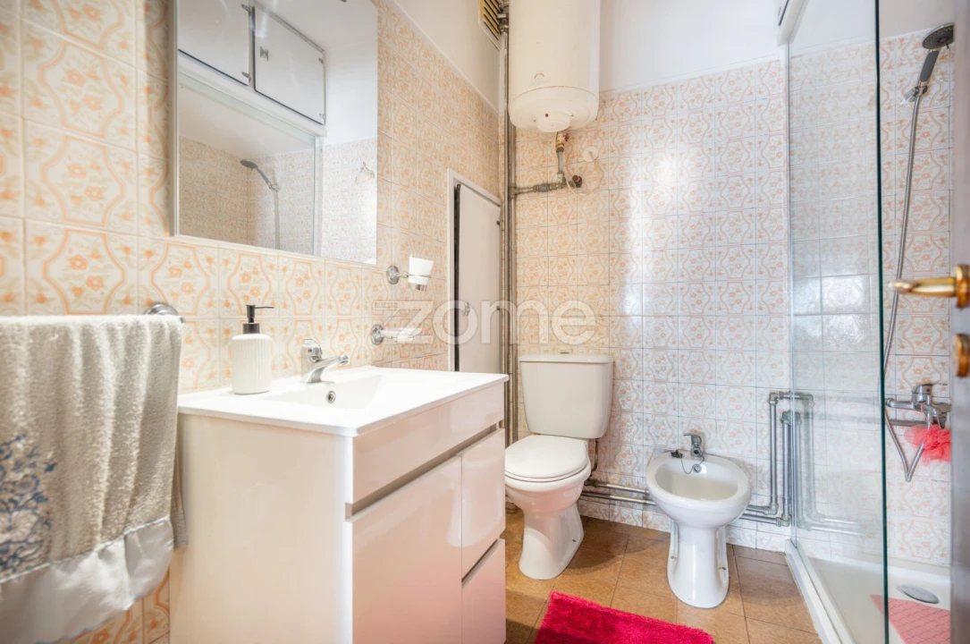 Moradia T2 para Venda em Milheiros Foto 21