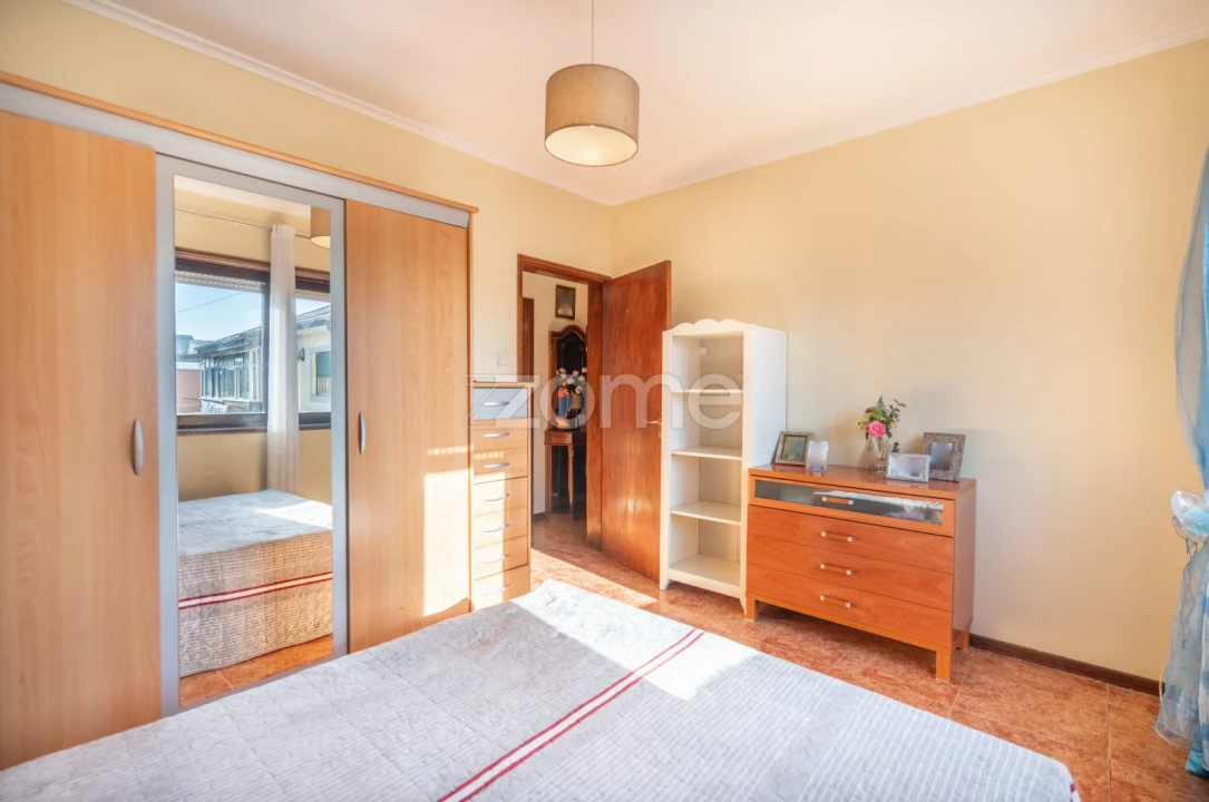 Moradia T2 para Venda em Milheiros Foto 24