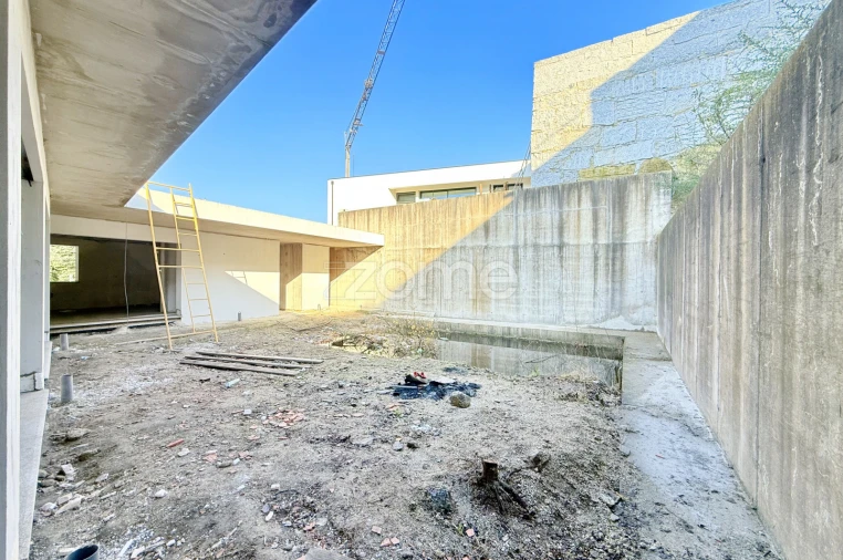 Moradia T3 para Venda em Brufe Foto 30