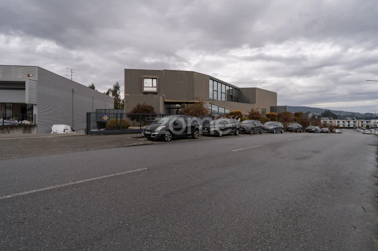 Terreno Comércio / Armazém para Venda em Barcelos, V.Boa, V.Frescainha