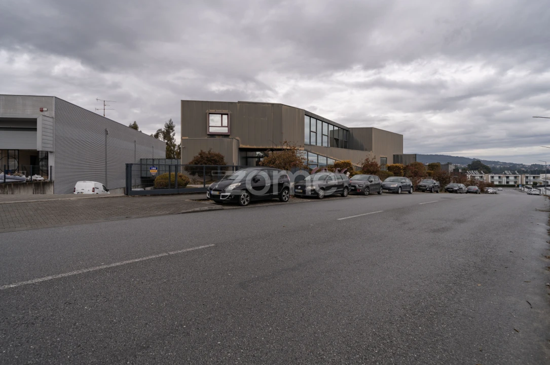 Terreno Comércio / Armazém para Venda em Barcelos, V.Boa, V.Frescainha Foto 1