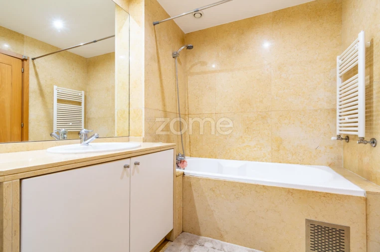 Apartamento T3 para Venda em Mafamude e Vilar do Paraíso Foto 26